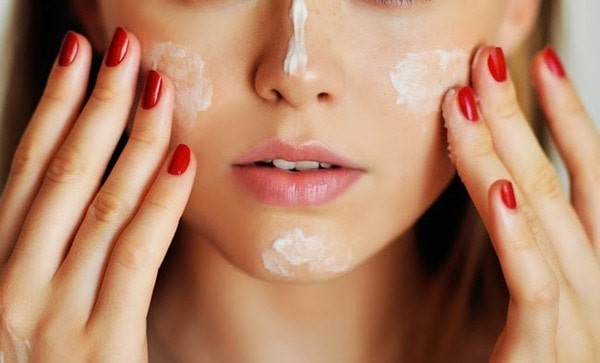 Các sai lầm phổ biến khi bôi kem chống nắng cần tránh
