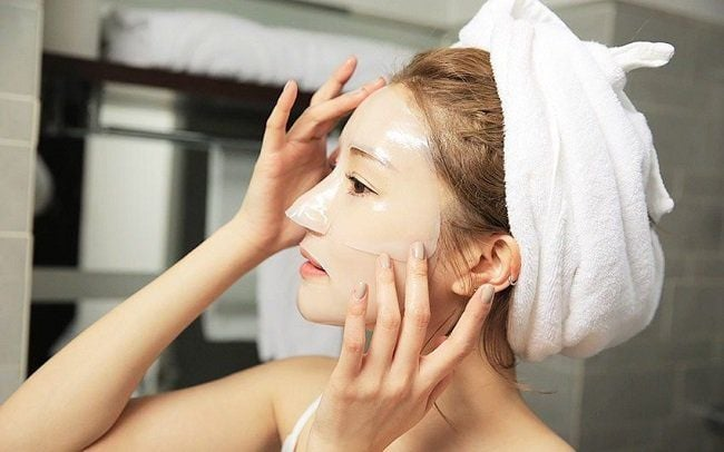 Làm sạch da mặt kỹ lưỡng trước khi đắp mặt nạ