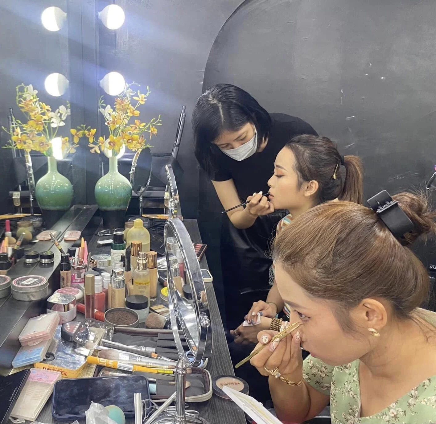 Học make up: Hướng dẫn toàn diện từ cơ bản đến nâng cao cho người mới bắt đầu 5 Kỹ thuật học make up nâng cao