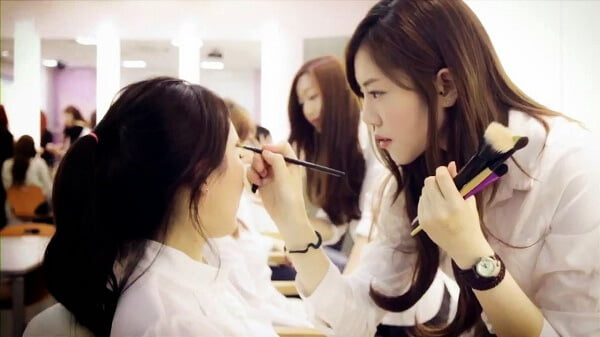 Học make up: Hướng dẫn toàn diện từ cơ bản đến nâng cao cho người mới bắt đầu