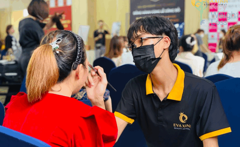 Khóa học make up chuyên nghiệp: Lộ trình trở thành chuyên gia trang điểm 2024