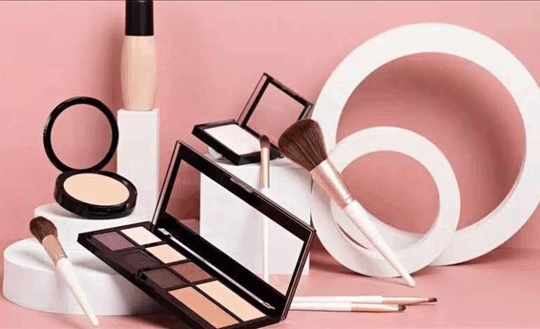 Cách trang điểm make up chuyên nghiệp cho mọi dịp trong năm 2024